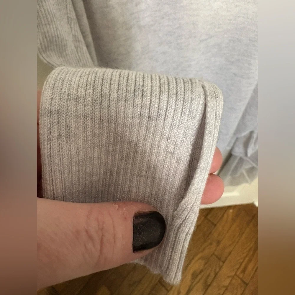 Lululemon Universal Wrap – Size 6 | Light Heather Grey | Cashmere-Blend
